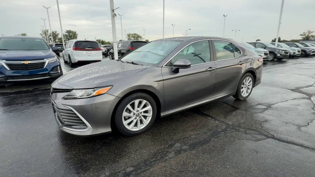 Used 2021 Toyota Camry LE FWD image 4