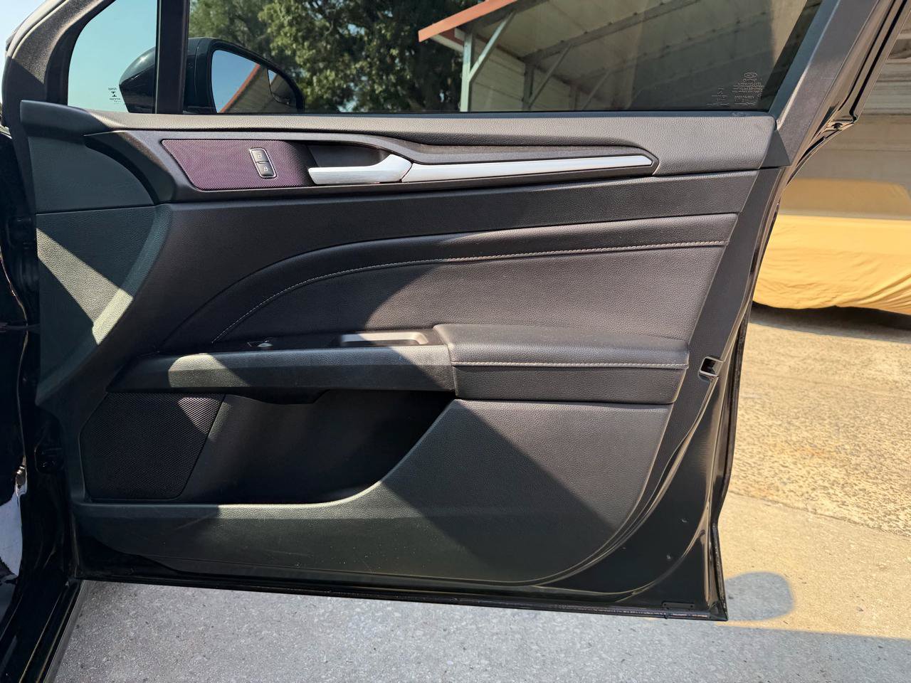 Used 2017 Ford Fusion Titanium FWD image 17