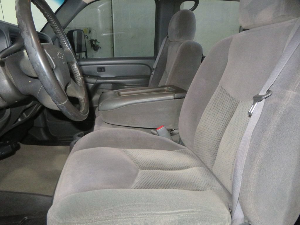 Used 2006 Chevrolet Silverado 2500 LT w/ Heavy-Duty Power Package AWD/4WD image 22