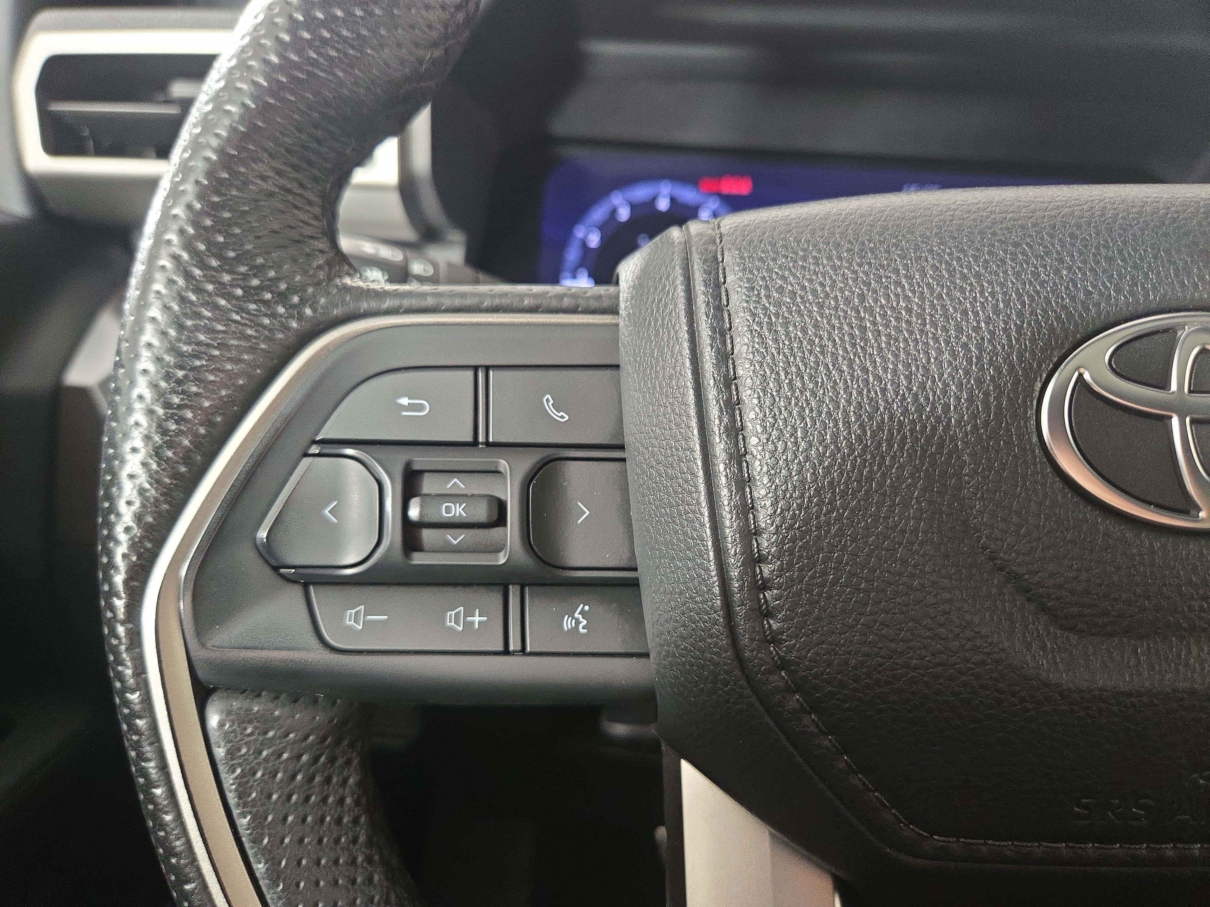 Used 2024 Toyota Tacoma TRD Sport w/ TRD Sport Premium Package AWD/4WD image 15