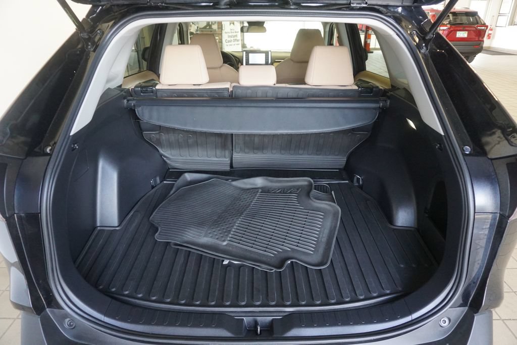 Used 2022 Toyota RAV4 LE AWD/4WD image 15