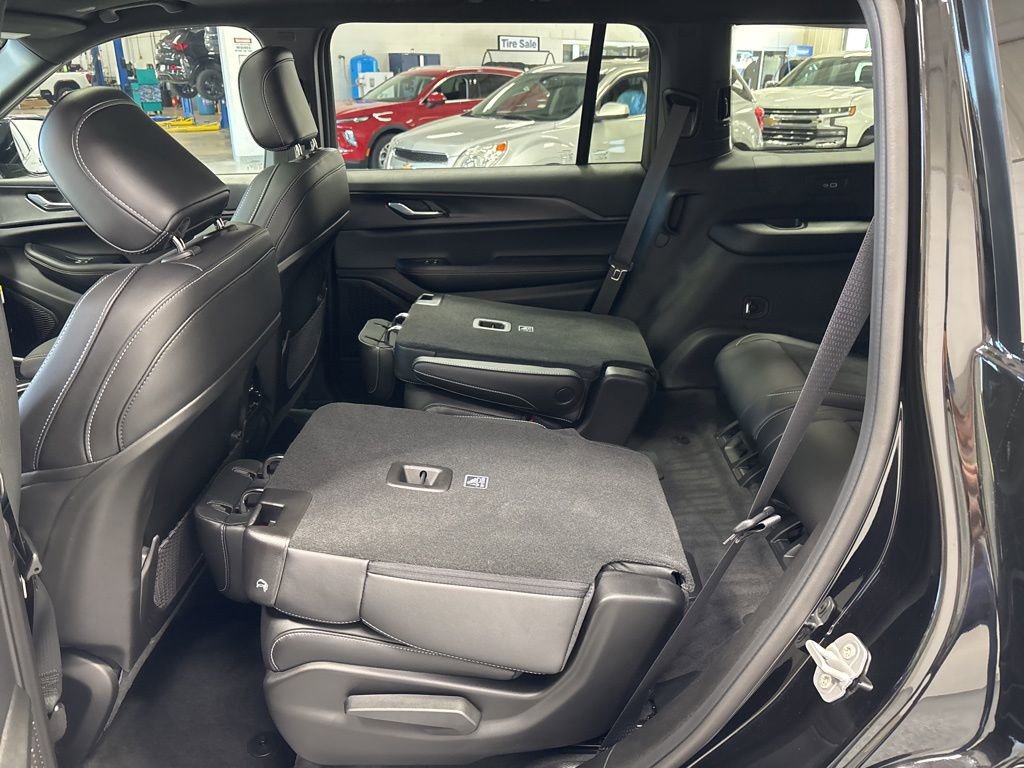 New 2025 Jeep Grand Cherokee L Altitude image 36