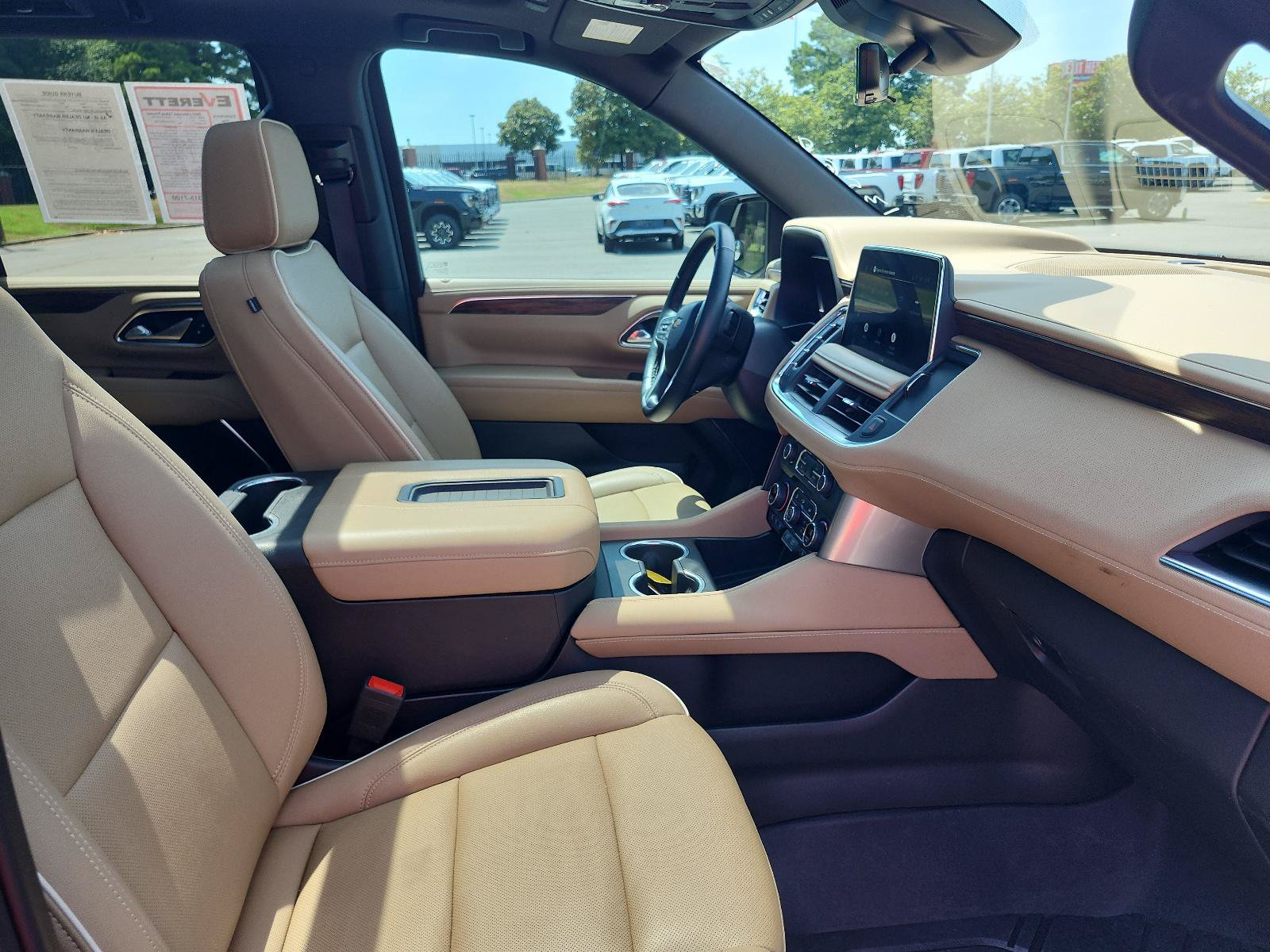 Used 2024 Chevrolet Tahoe Premier AWD/4WD image 8