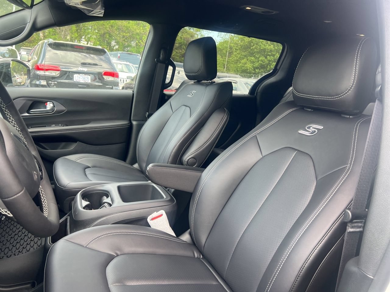 New 2026 Chrysler Pacifica Select w/ S Appearance Package FWD image 15