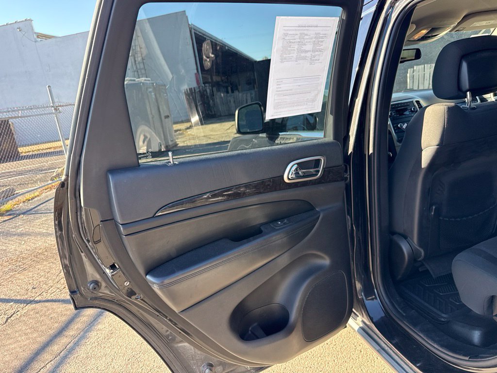Used 2012 Jeep Grand Cherokee Laredo w/ Laredo E Group AWD/4WD image 19