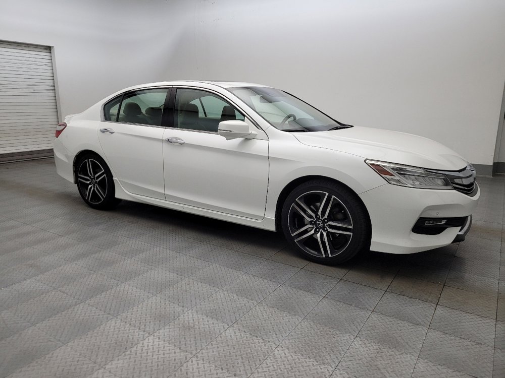 Used 2017 Honda Accord Touring image 11