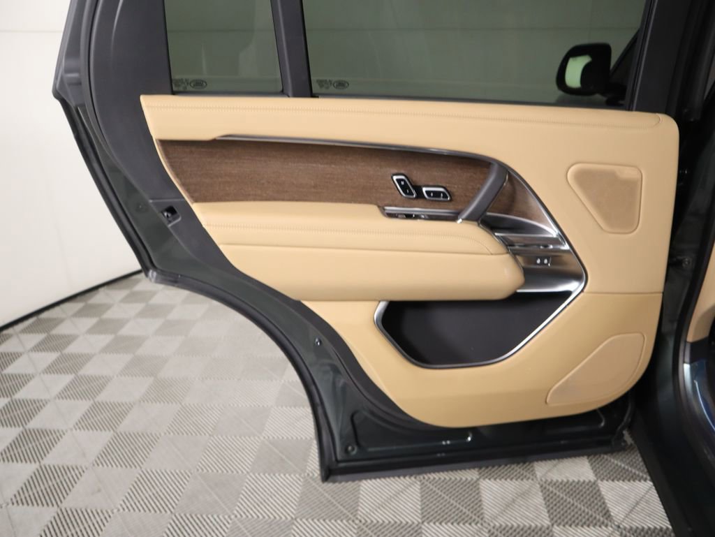 New 2025 Land Rover Range Rover Long Wheelbase SE image 27