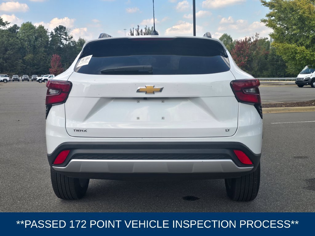 Used 2025 Chevrolet Trax LT w/ LT Convenience Package FWD image 3