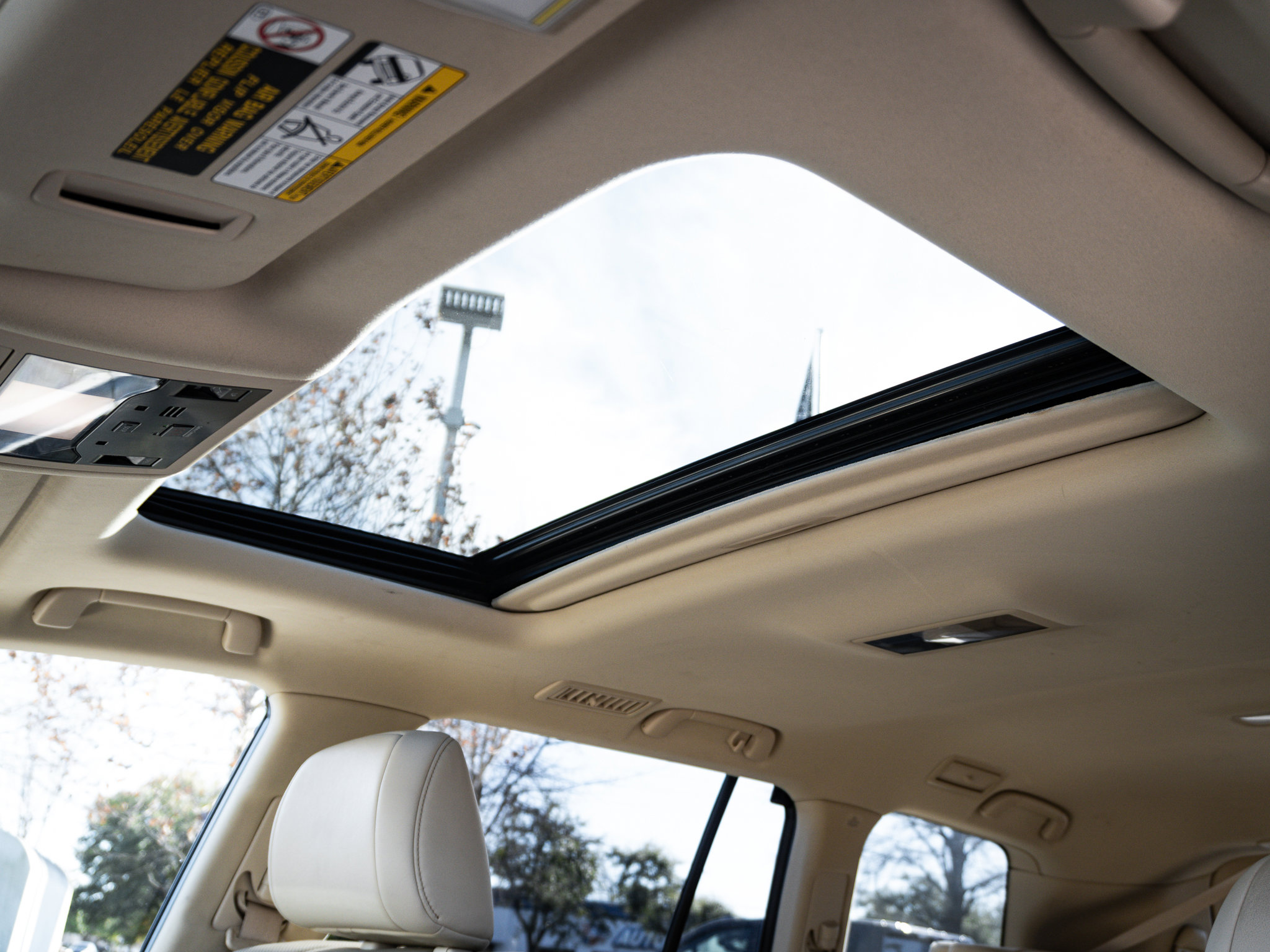 Used 2018 Lexus LX 570 4WD w/ Luxury Package image 26