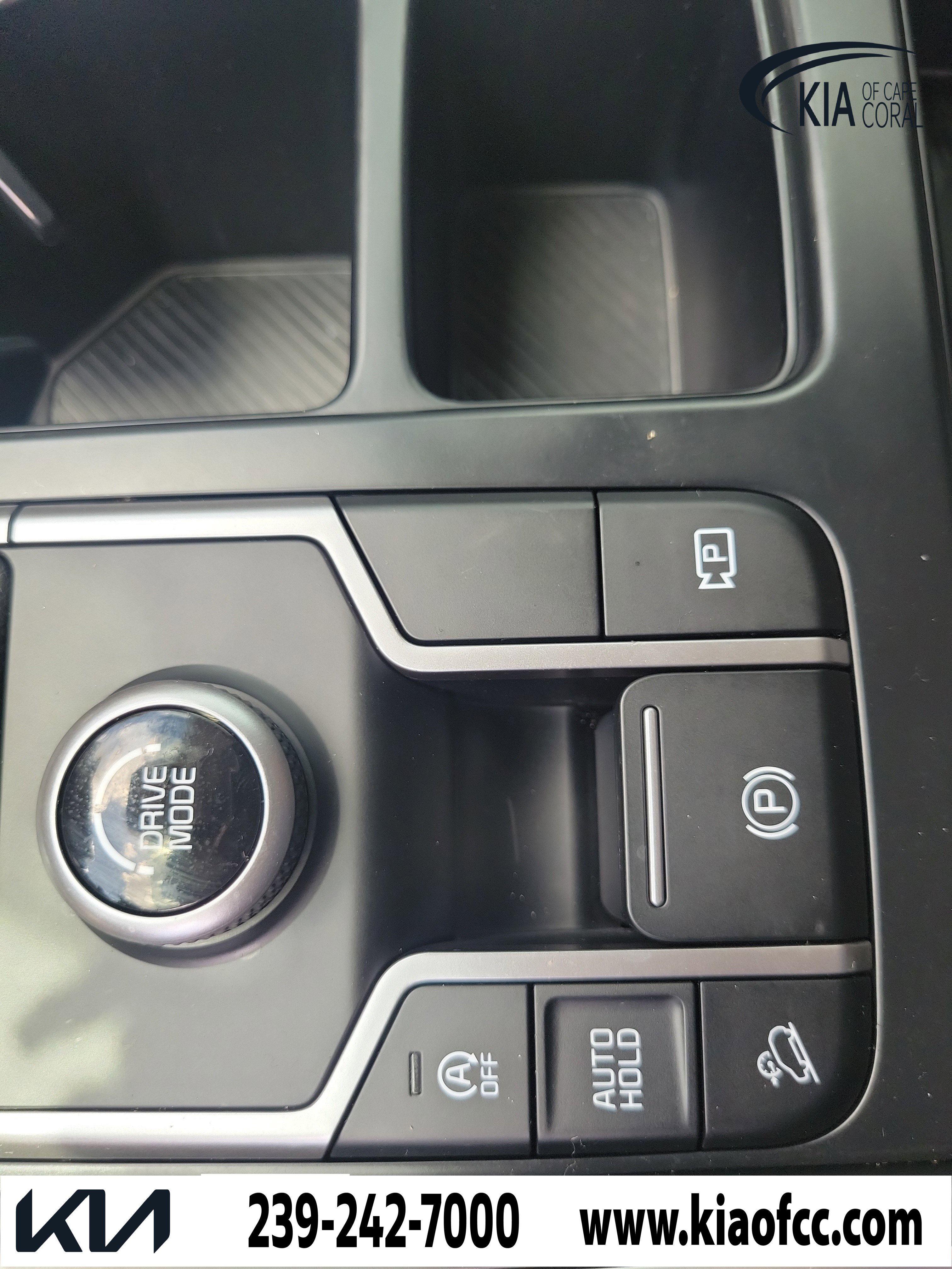 Certified 2025 Kia Sorento LX FWD image 29