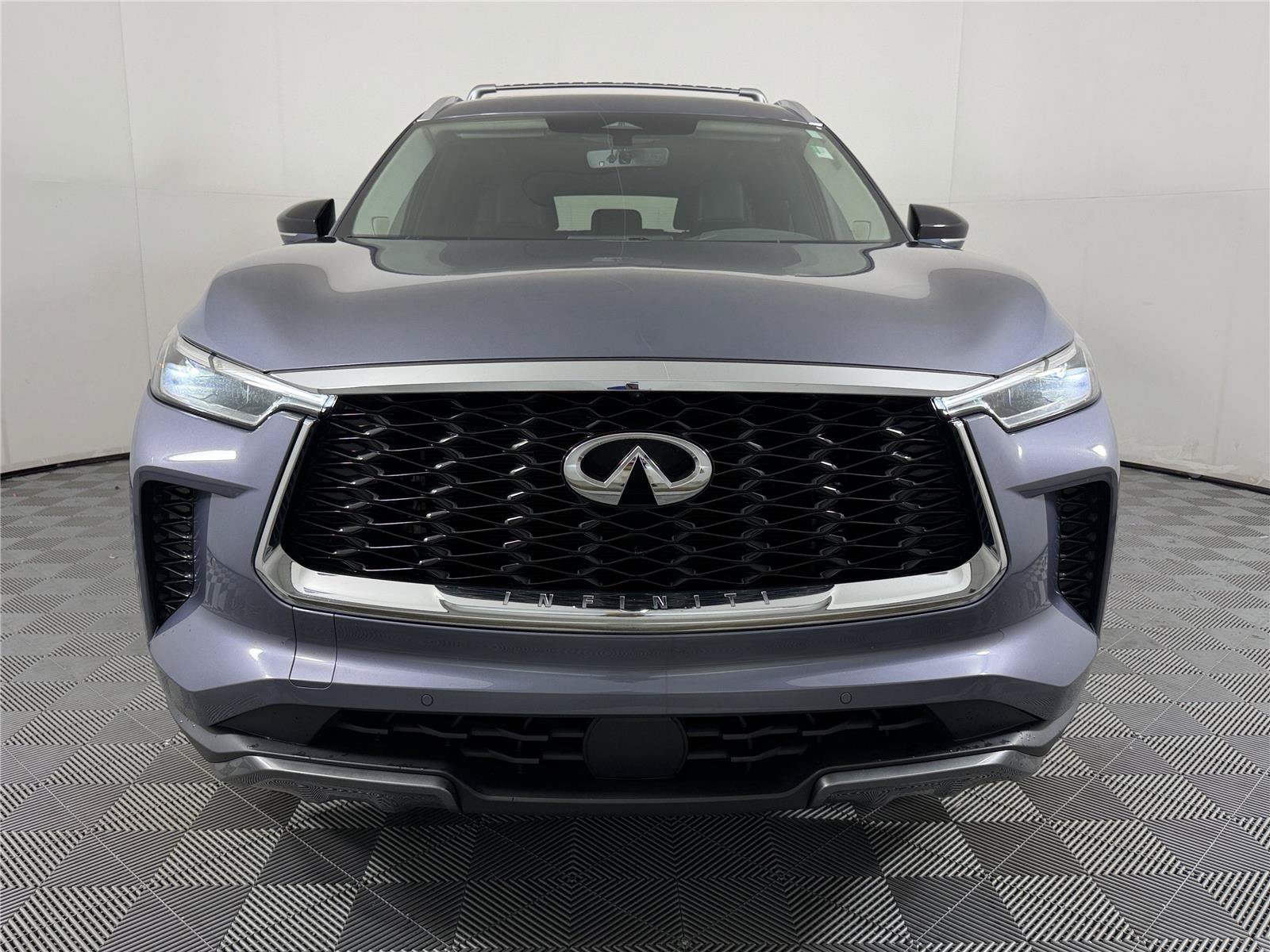 Used 2023 INFINITI QX60 Sensory w/ Cargo Package AWD/4WD image 2