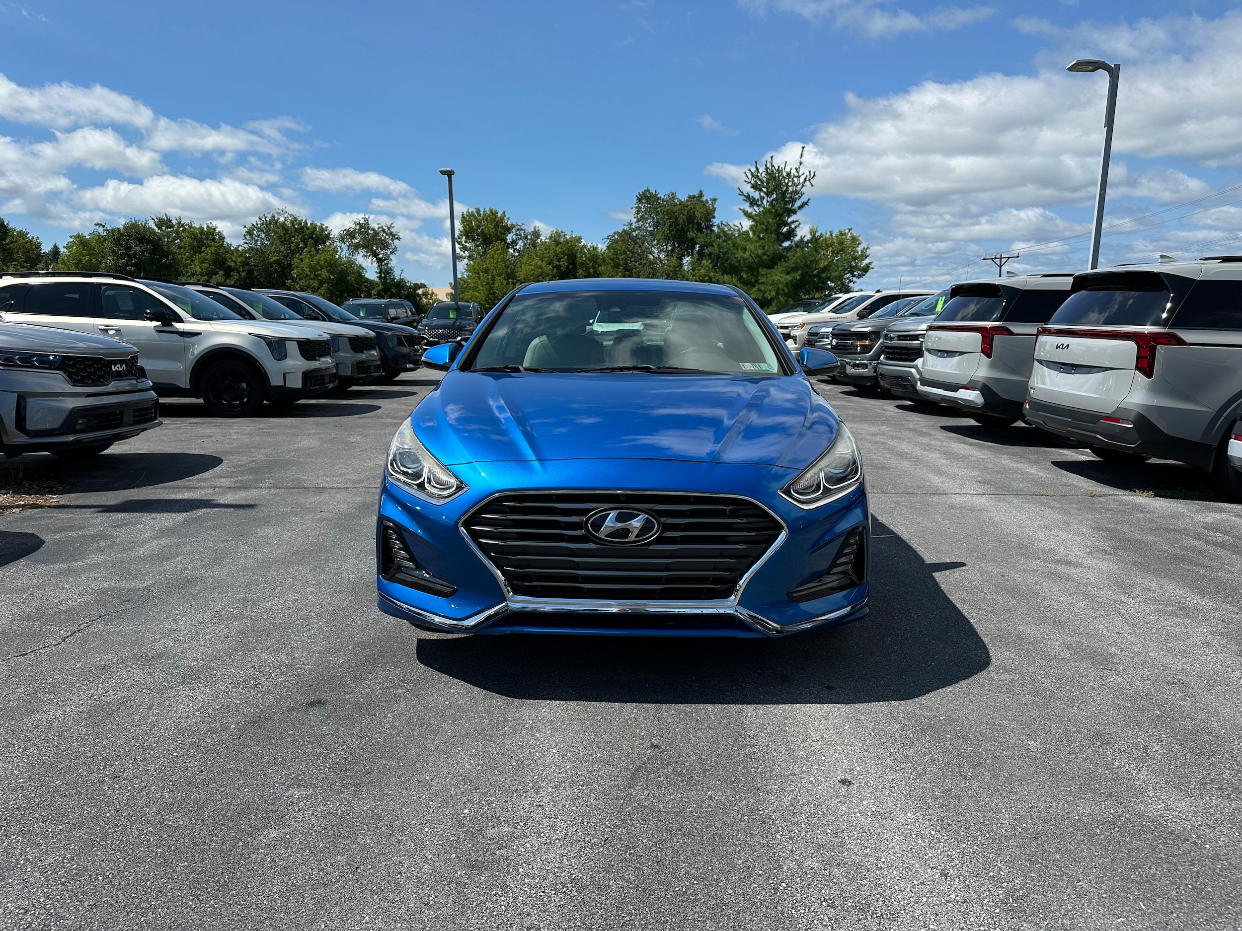 Used 2018 Hyundai Sonata Limited w/ Limited Ultimate Package 03 FWD image 2