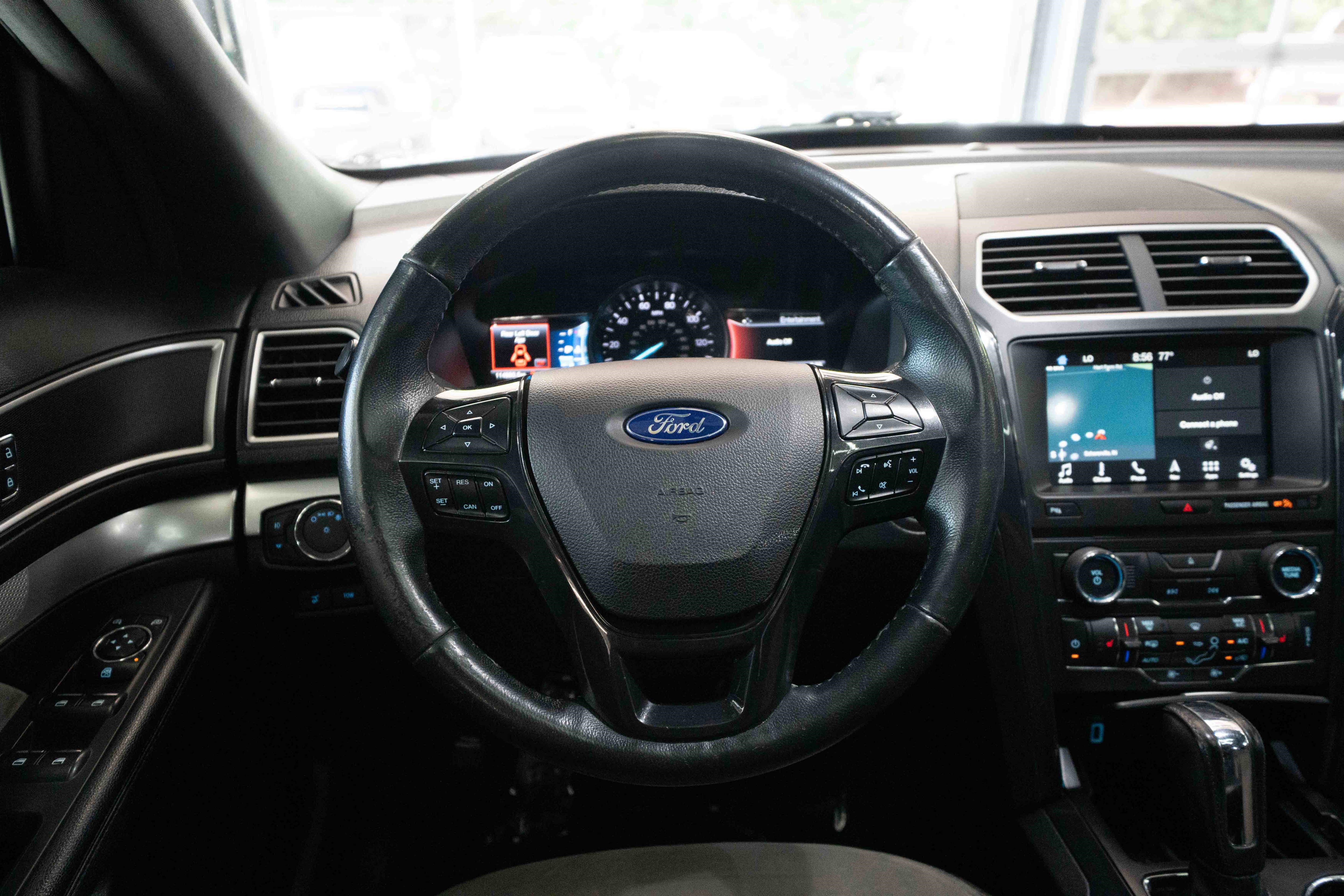Used 2017 Ford Explorer XLT w/ Equipment Group 202A AWD/4WD image 21