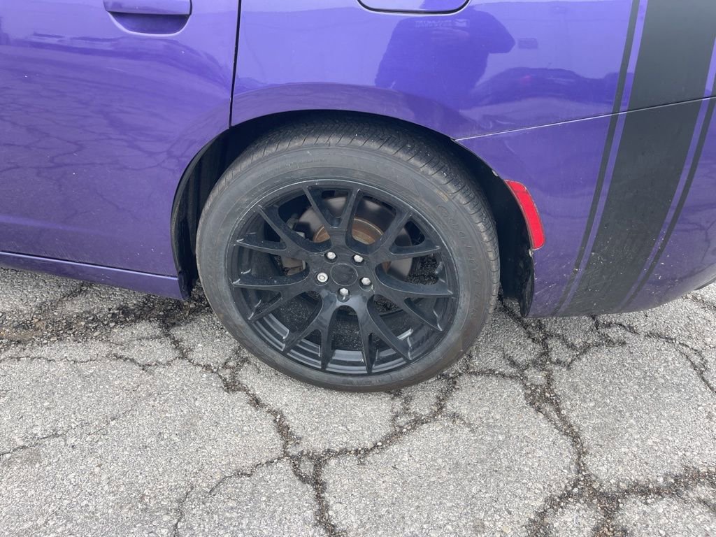 Used 2018 Dodge Charger SXT RWD image 4
