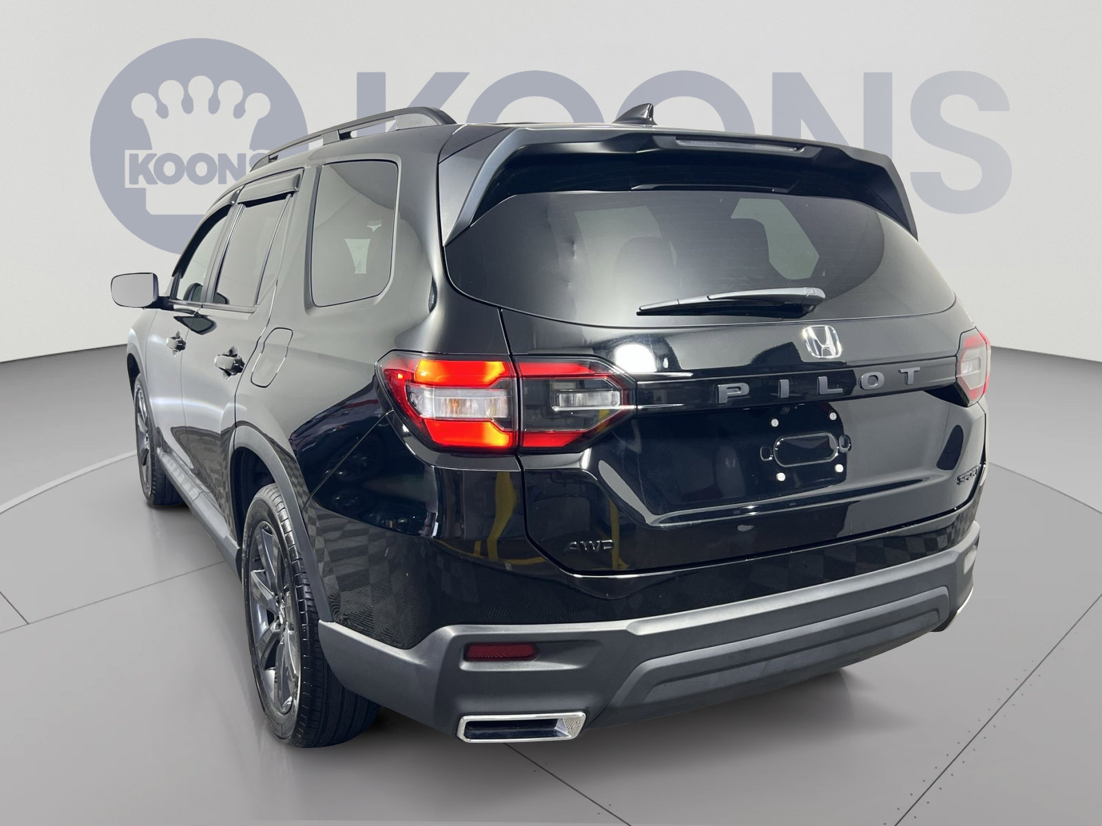 Used 2025 Honda Pilot Sport image 4