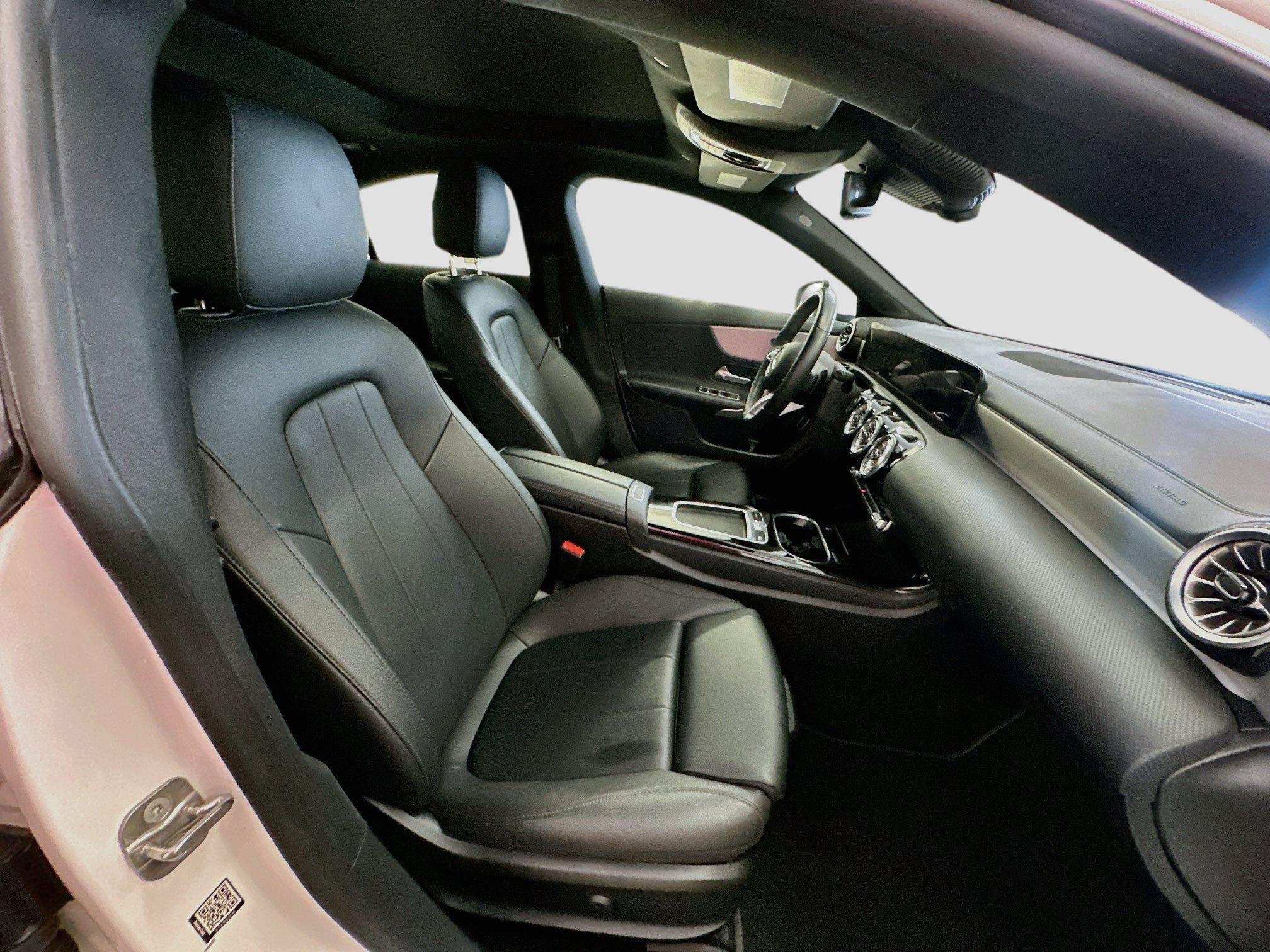 Used 2025 Mercedes-Benz CLA 250 4MATIC image 32