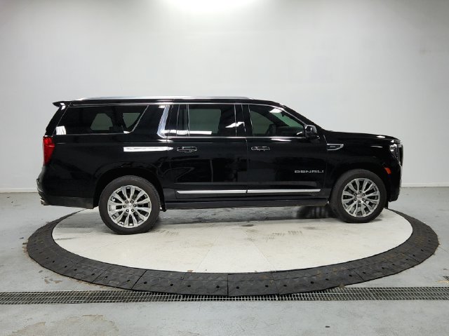 Used 2023 GMC Yukon XL Denali AWD/4WD image 9