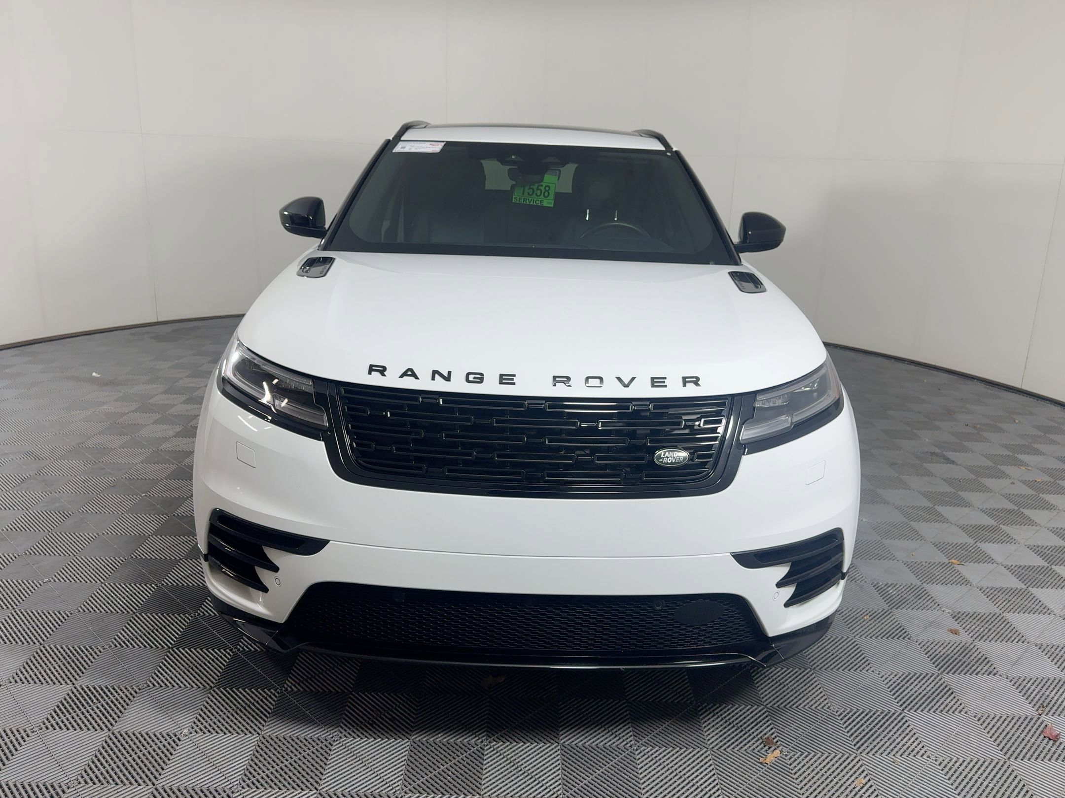 Used 2025 Land Rover Range Rover Velar Dynamic SE image 7