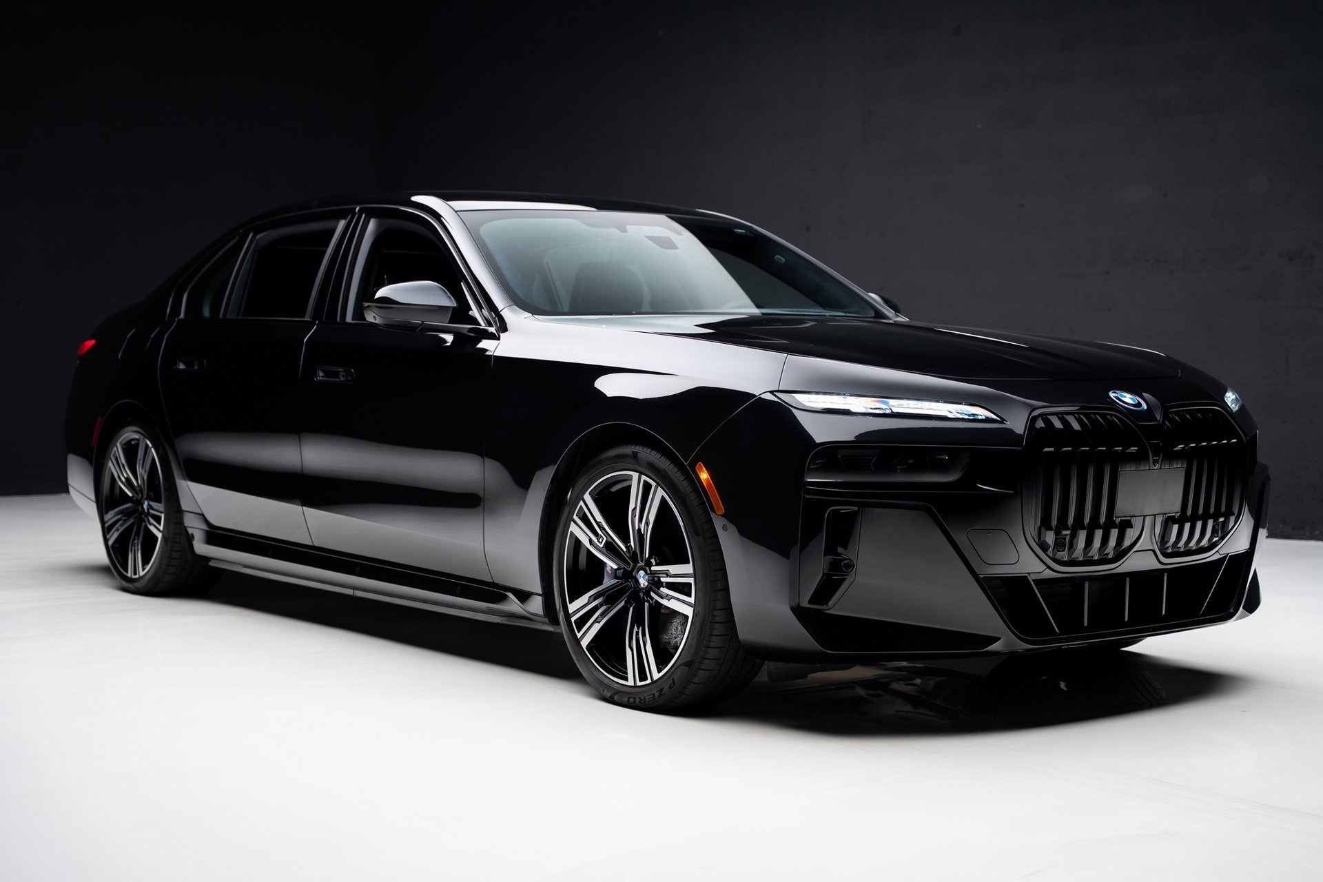 Used 2023 BMW i7 xDrive60 w/ Executive Package 2 image 87