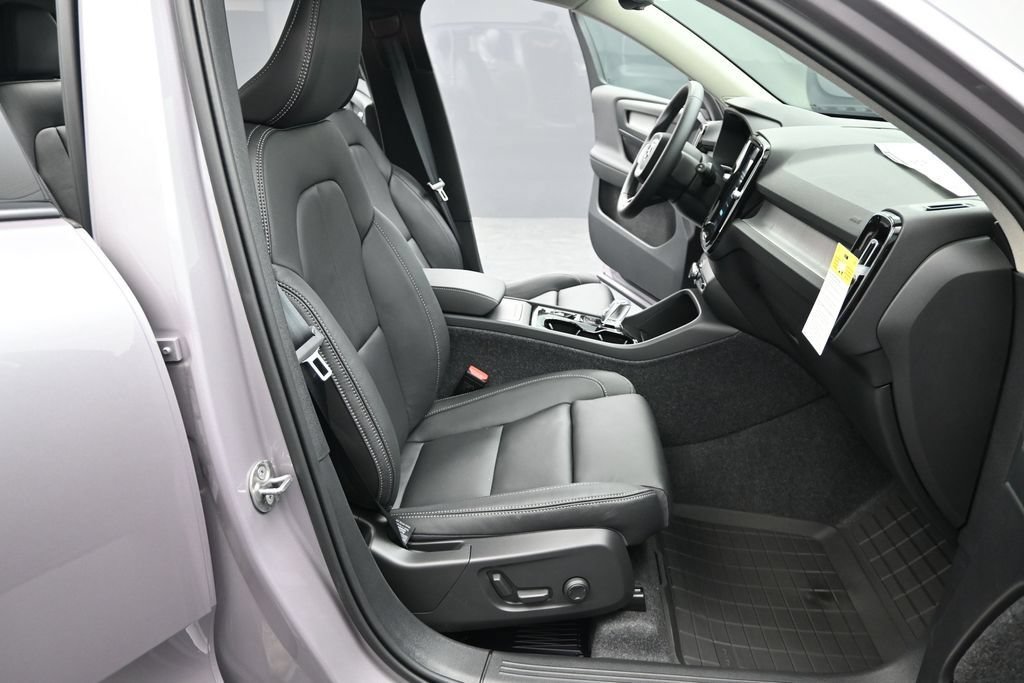 New 2026 Volvo XC40 B5 Plus w/ Protection Package Premier AWD/4WD image 23