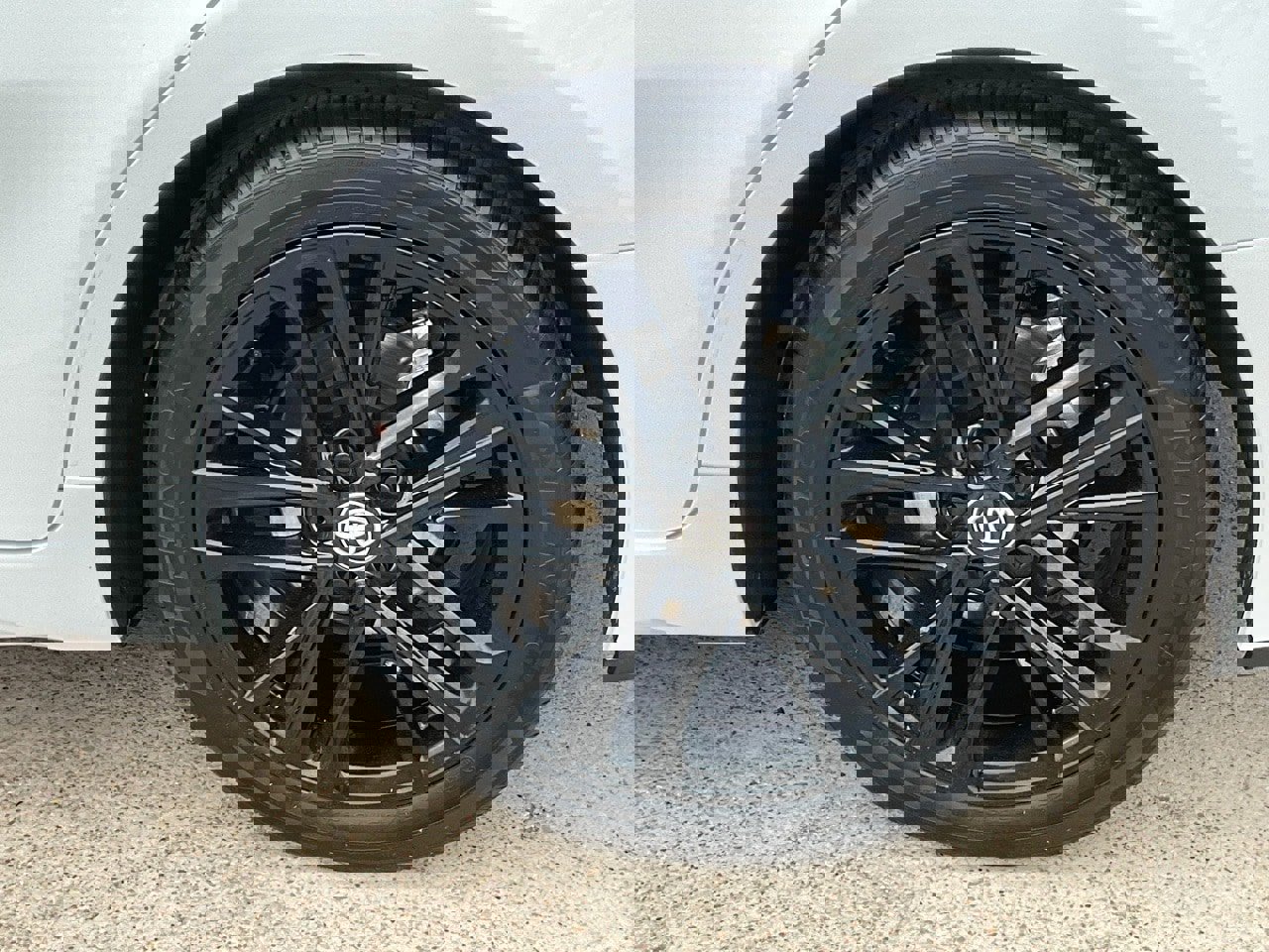 Used 2025 Toyota Camry SE image 8