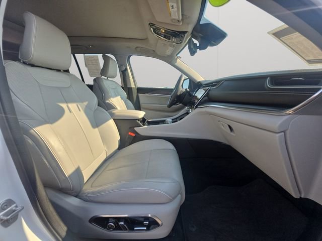 Used 2022 Jeep Grand Cherokee Overland w/ Luxury Tech Group IV image 15