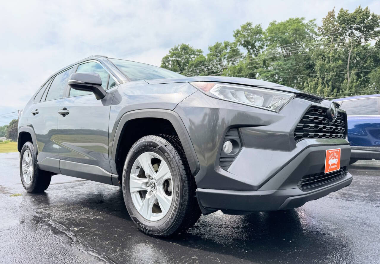 Used 2020 Toyota RAV4 XLE image 2