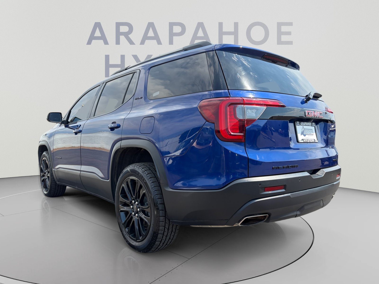 Used 2023 GMC Acadia SLE AWD/4WD image 3