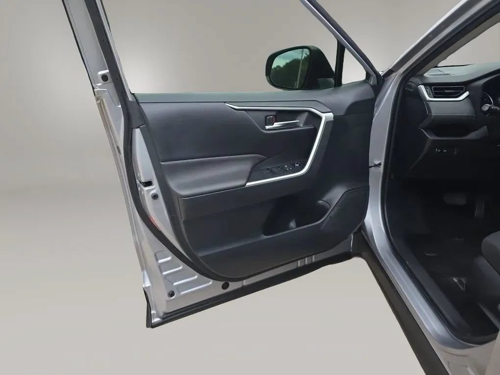 Used 2019 Toyota RAV4 XLE FWD image 35
