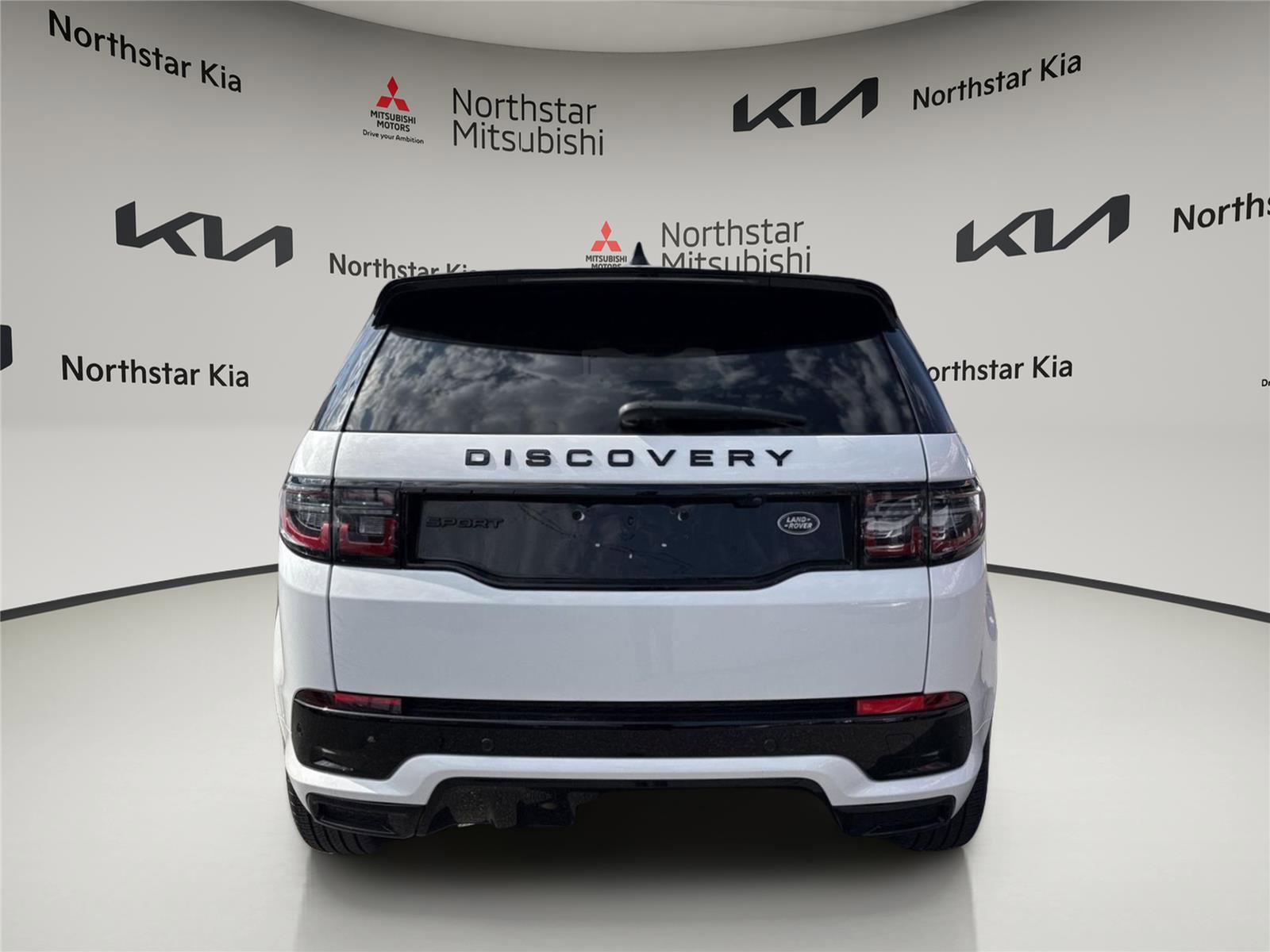 Used 2023 Land Rover Discovery Sport SE R-Dynamic image 4