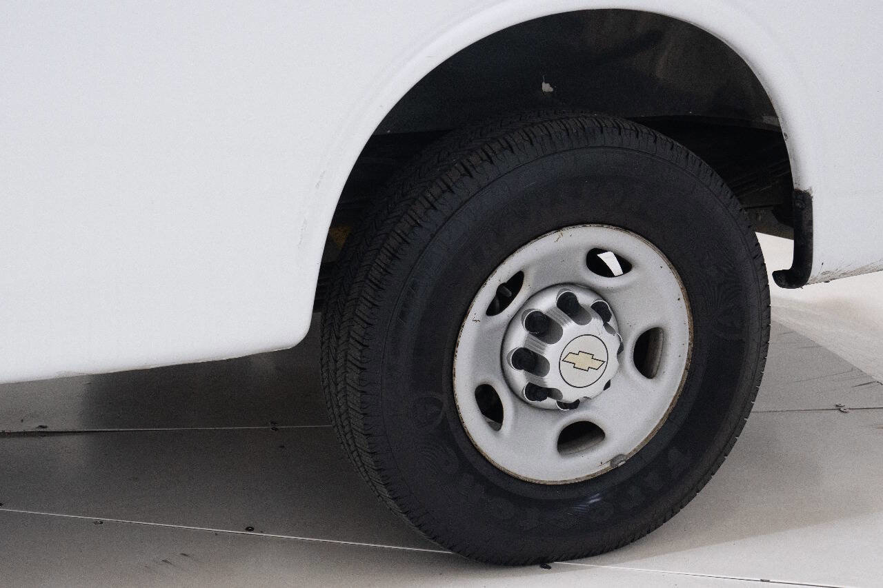 Used 2014 Chevrolet Express 3500 Extended RWD image 35
