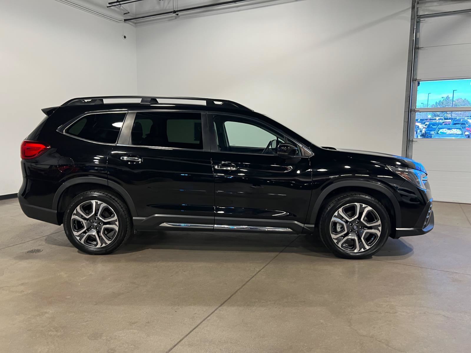 Used 2024 Subaru Ascent Touring AWD/4WD image 2
