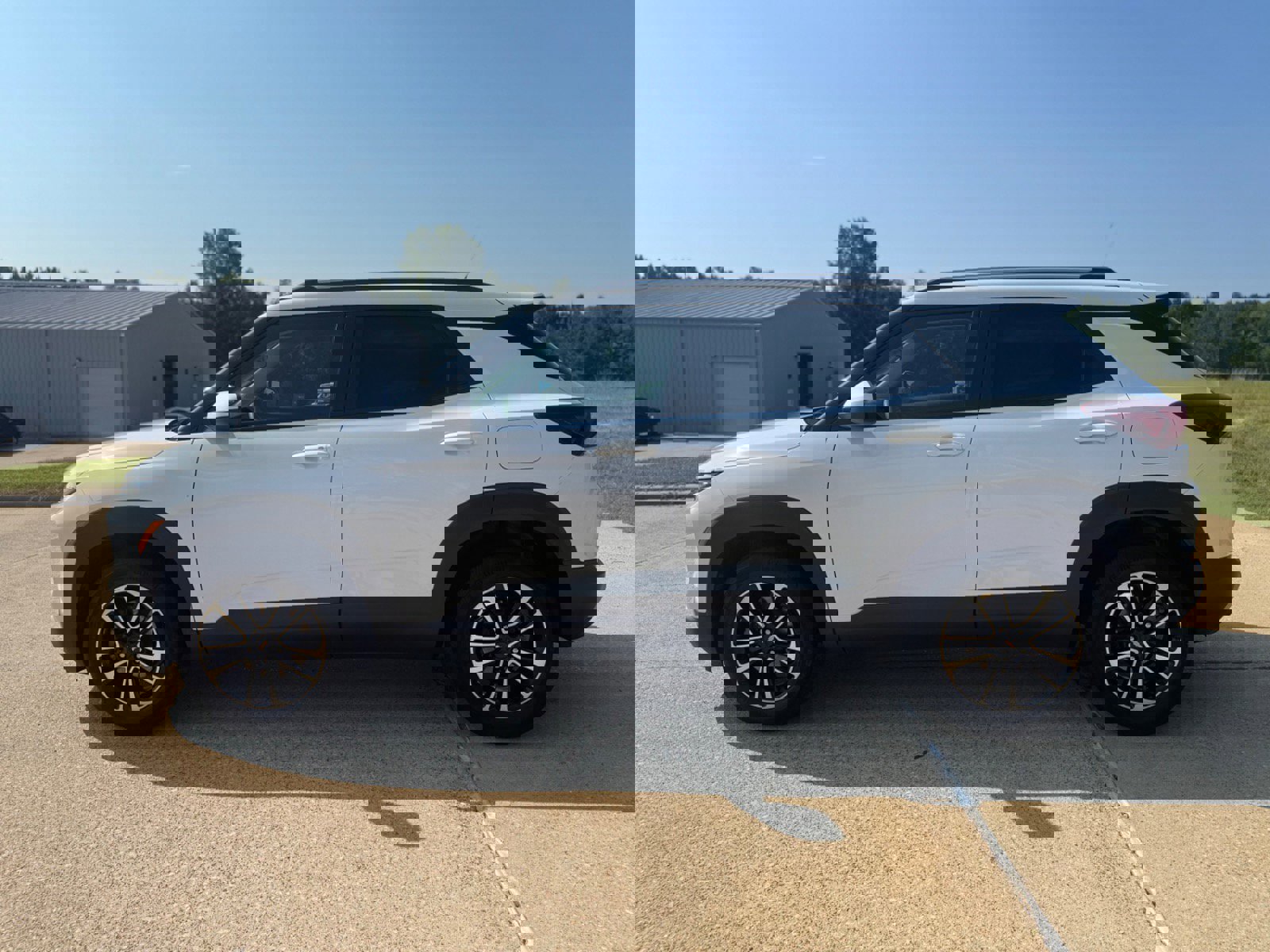 Used 2024 Chevrolet TrailBlazer LT w/ Driver Confidence Package image 5