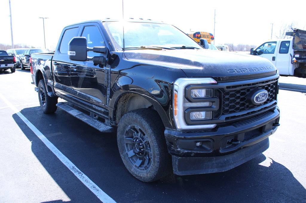 Used 2023 Ford F350 Lariat w/ Lariat Ultimate Package image 3