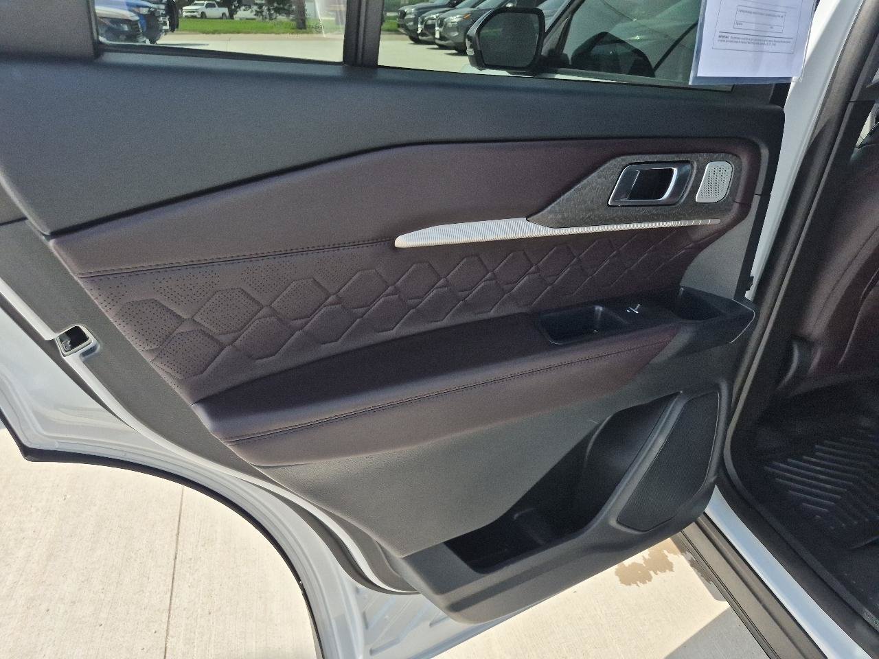 Used 2025 Ford Explorer Platinum w/ LUX Leather Package AWD/4WD image 12