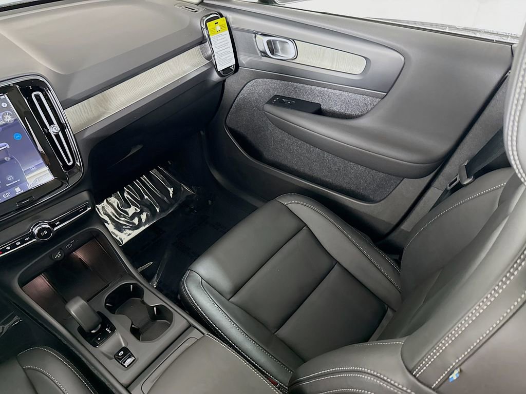New 2026 Volvo XC40 B4 Core FWD image 24