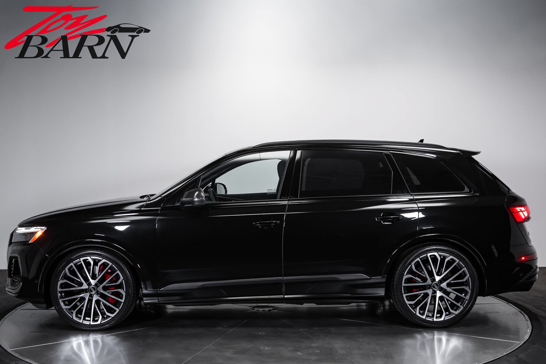 Used 2025 Audi SQ7 Prestige AWD/4WD image 2