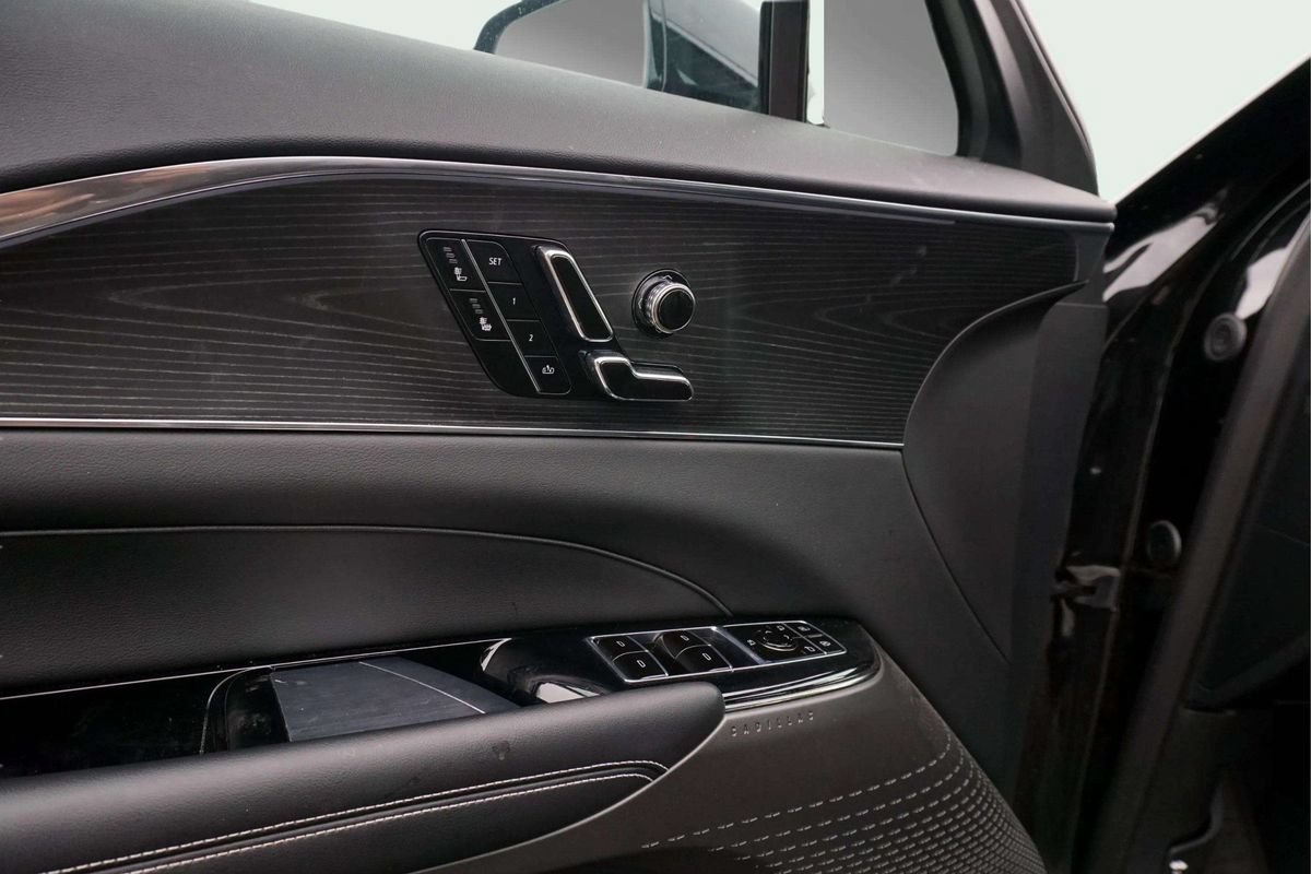 Used 2024 Cadillac Lyriq Luxury RWD image 17