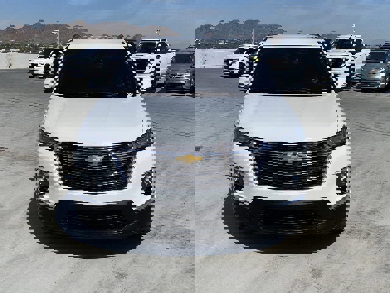 Used 2023 Chevrolet Traverse LT image 2