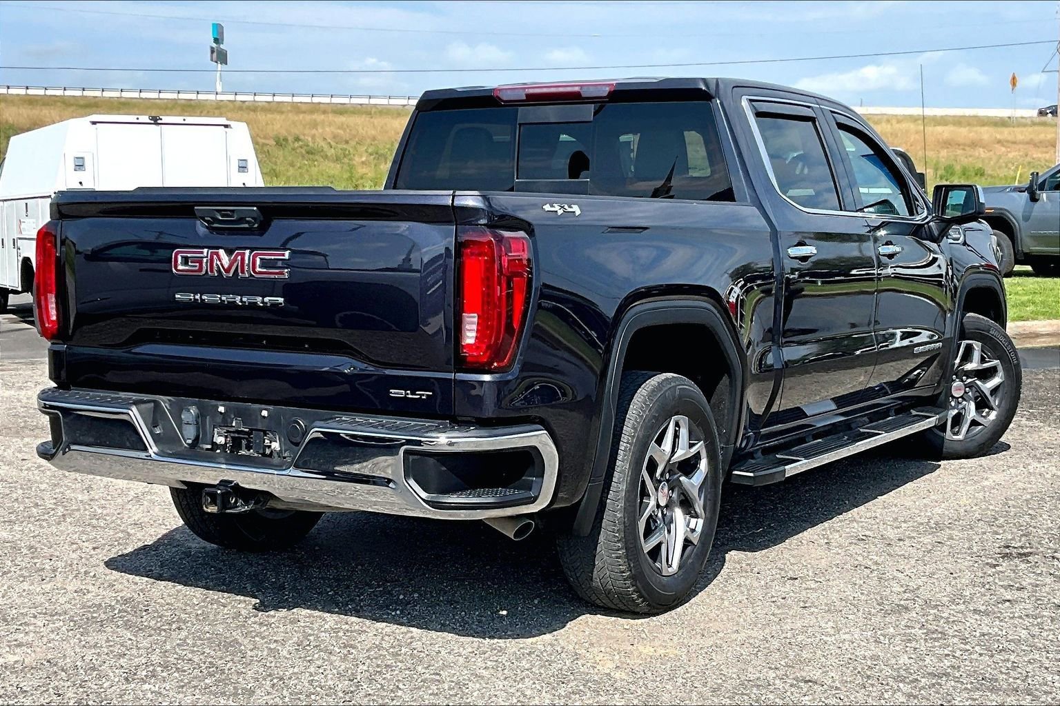 Used 2023 GMC Sierra 1500 SLT w/ SLT Premium Package AWD/4WD image 2