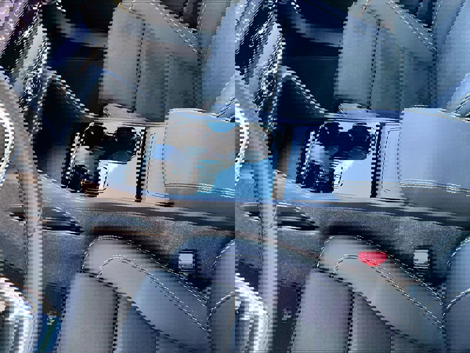 Used 2024 Volvo XC40 Recharge Plus w/ Protection Package Premier image 20