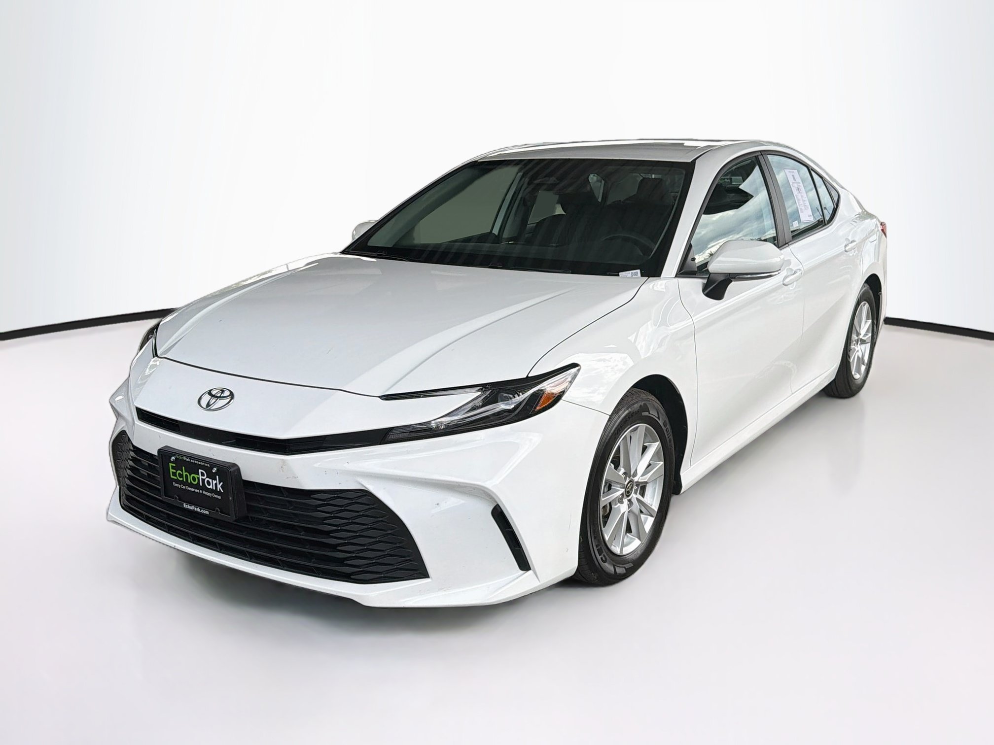 Used 2025 Toyota Camry LE FWD image 3