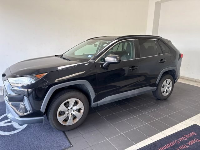 Used 2020 Toyota RAV4 LE FWD image 1