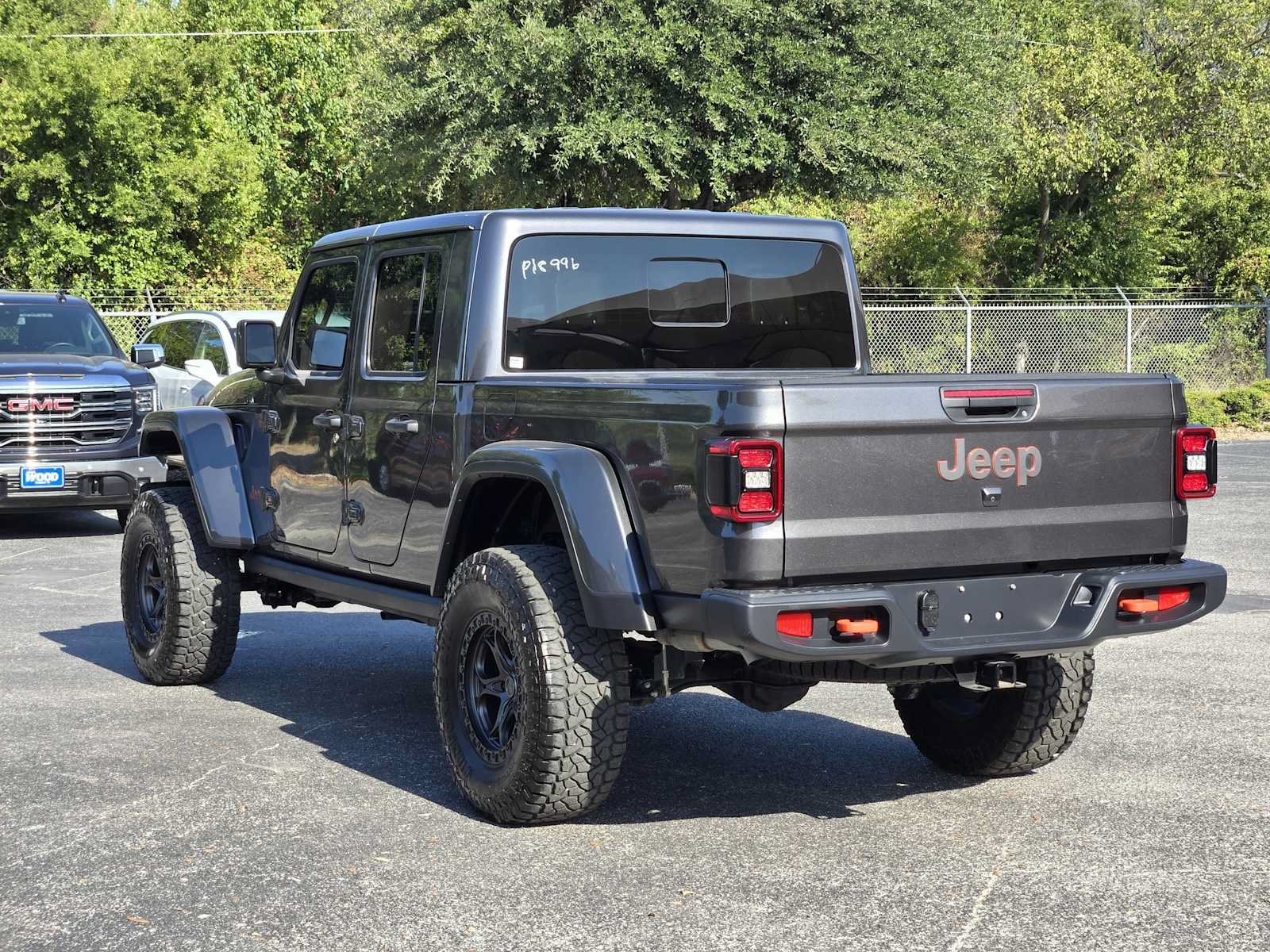 Used 2025 Jeep Gladiator Mojave w/ Convenience Group AWD/4WD image 5