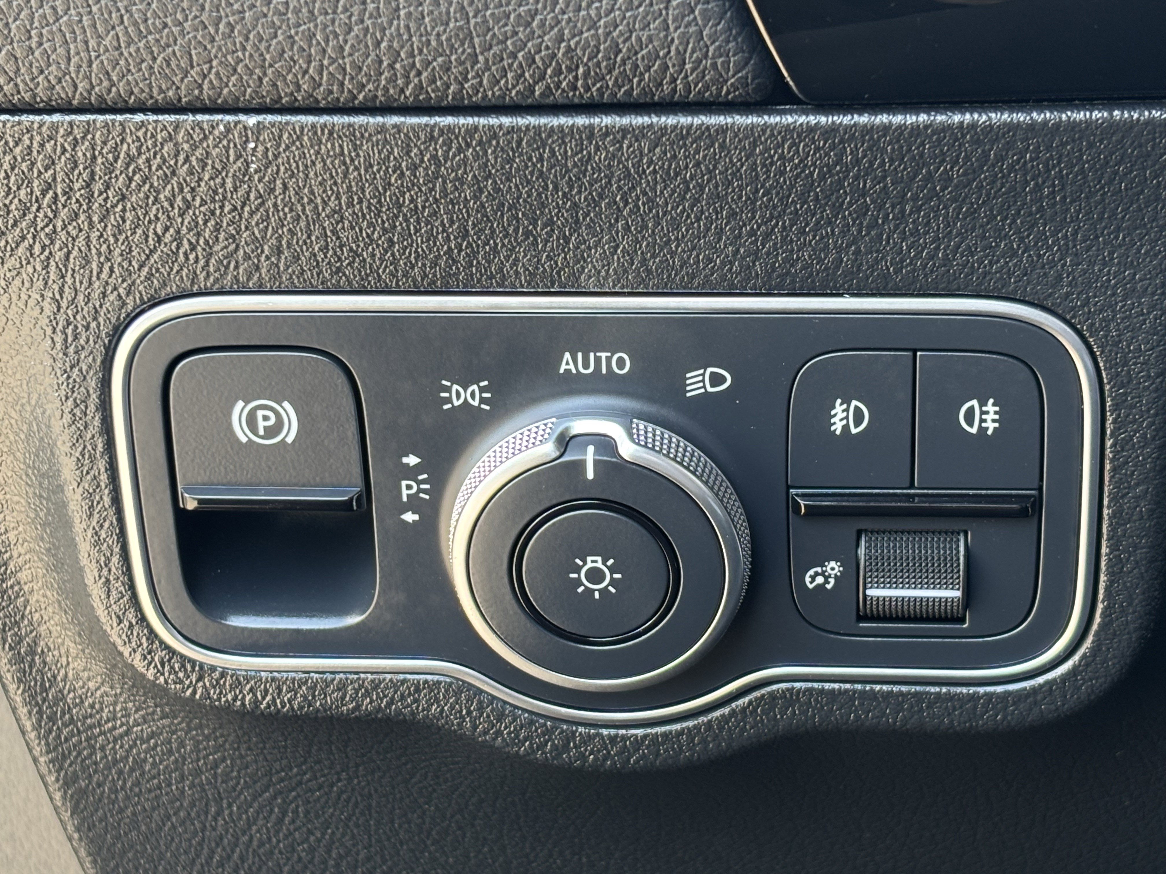 Used 2023 Mercedes-Benz GLA 250 GLA 250 w/ Premium Package image 30