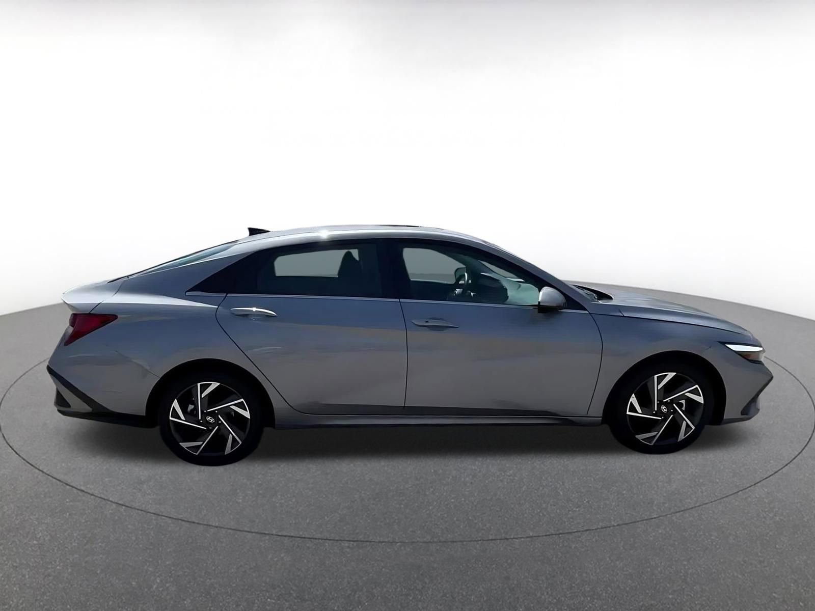 Used 2025 Hyundai Elantra SEL image 16