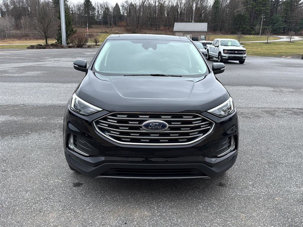 Used 2023 Ford Edge Titanium image 2