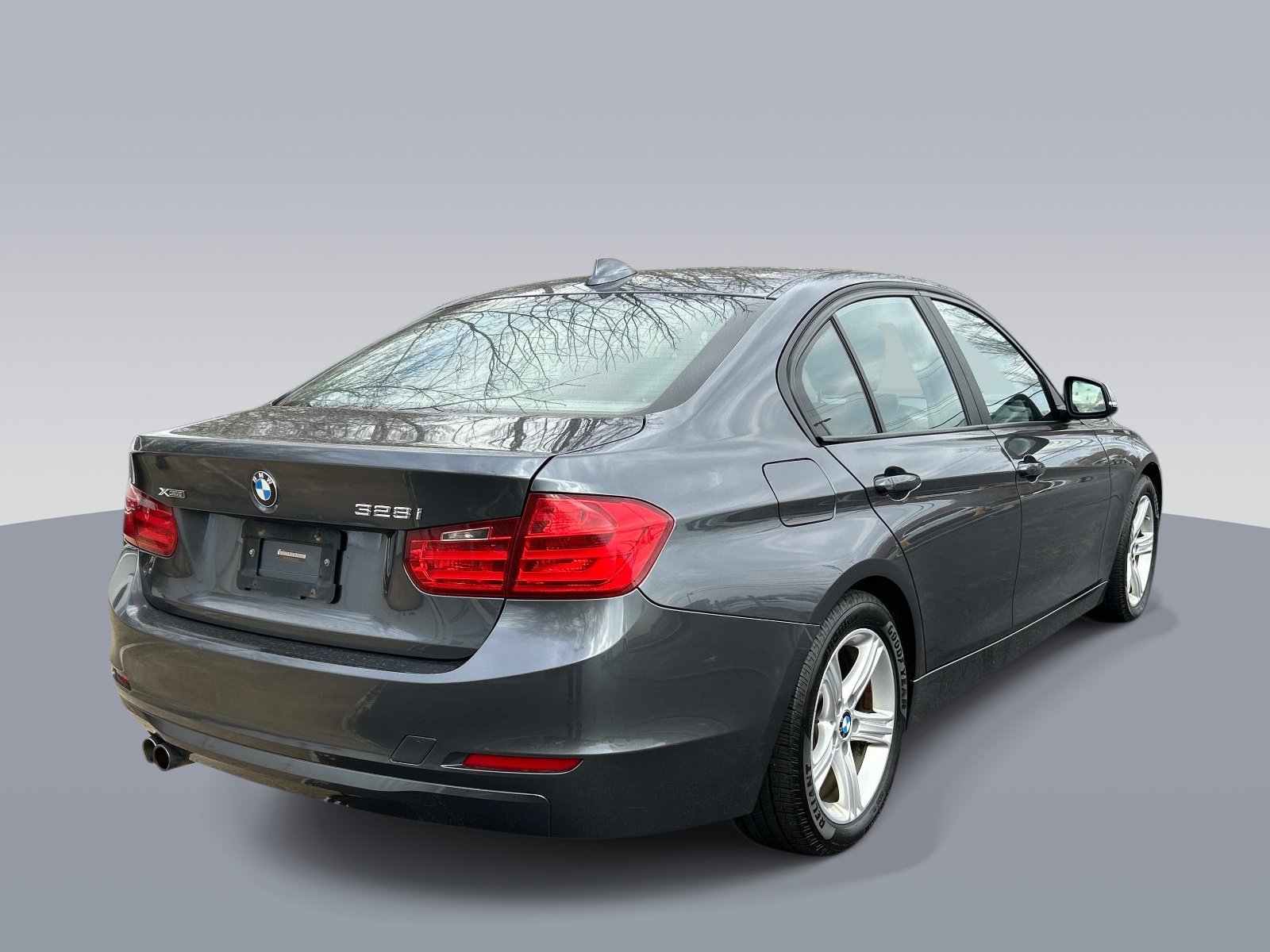 Used 2014 BMW 328i xDrive Sedan AWD/4WD image 3