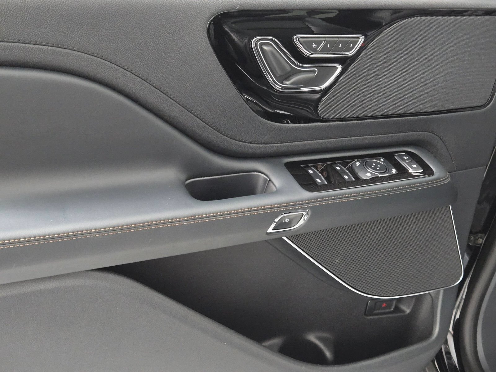 New 2026 Lincoln Aviator AWD image 24