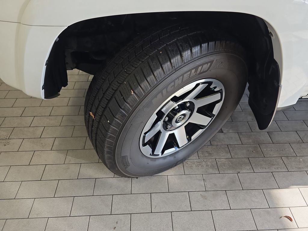 Used 2018 Toyota 4Runner TRD Off-Road image 33